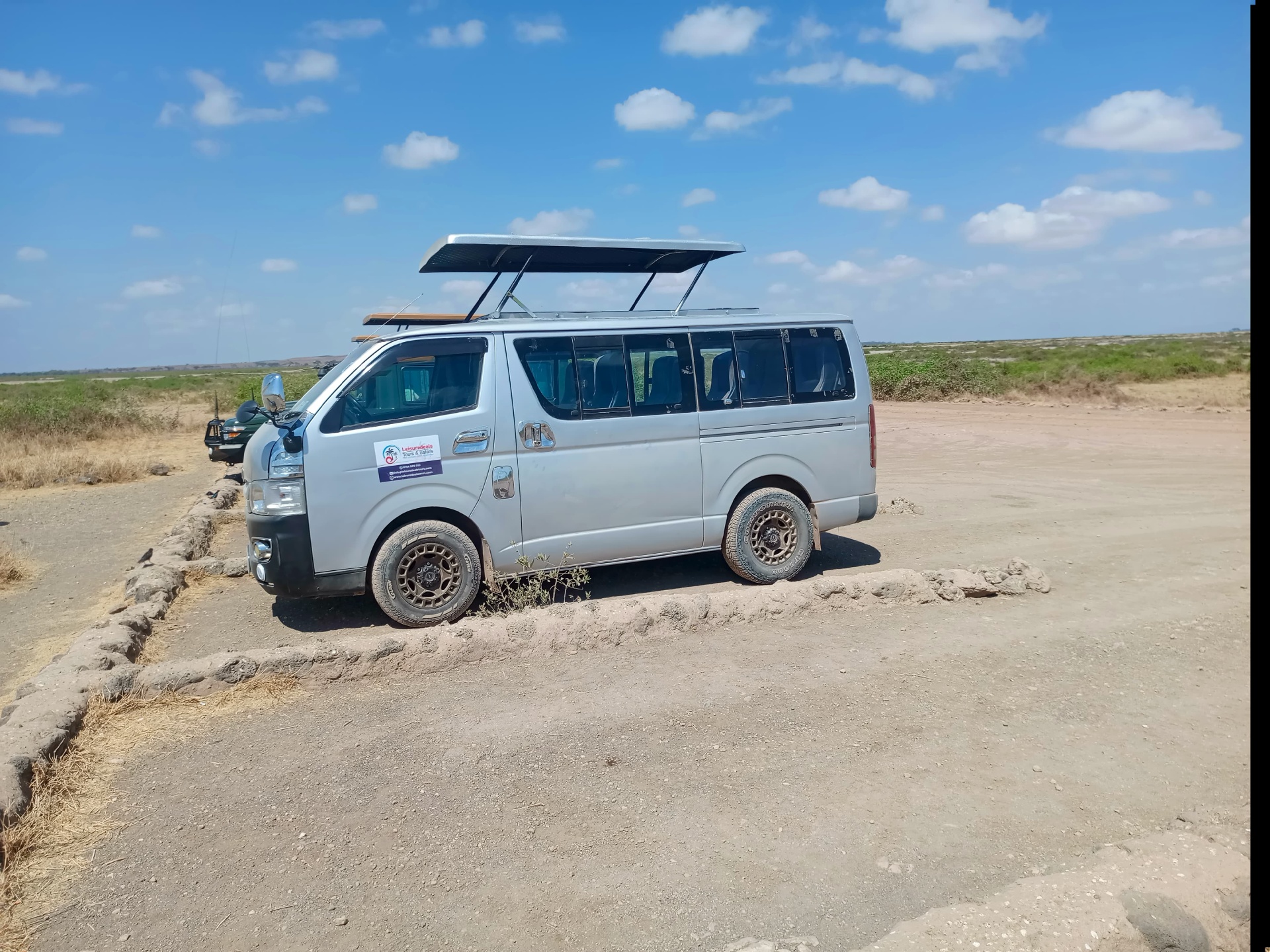 Talu Toyota HiAce with pop-up safari roof at Amboseli